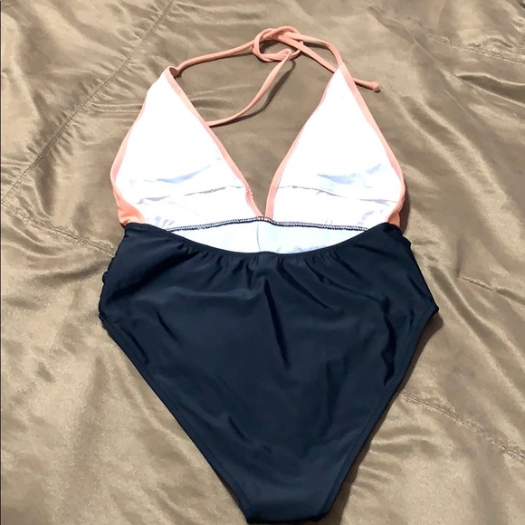 Women’s swimsuit - Picture 3 of 10